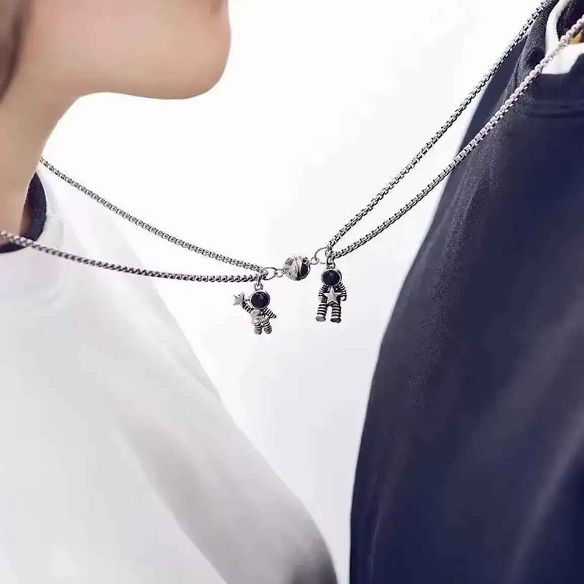 Collar de astronautas y corazón con imán (Dúo)