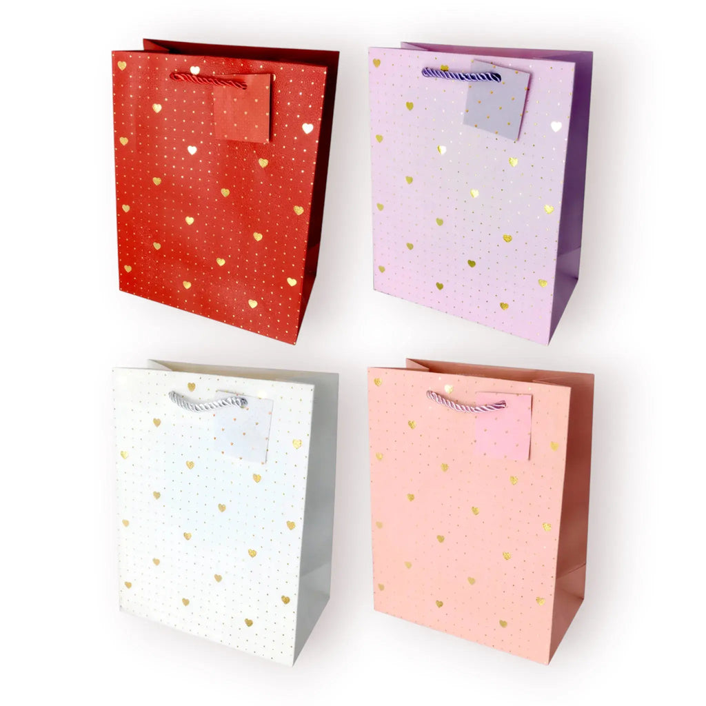 Bolsa de regalo mediana con estampado de corazones dorados metalizados sobre fondos pastel.