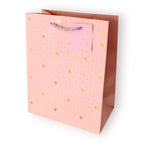 Bolsa de regalo mediana con estampado de corazones dorados metalizados sobre fondos pastel.