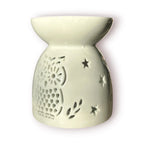 Difusor aromático de cerámica esmaltada color blanco con calados decorativos en forma de búho y estrellas para velas de té.