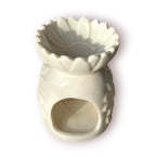 Difusor aromático de cerámica esmaltada con relieve de girasol y cuenco en forma de flor, disponible en colores blanco, café y beige.