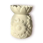 Difusor aromático de cerámica esmaltada con relieve de girasol y cuenco en forma de flor, disponible en colores blanco, café y beige.