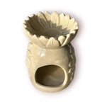 Difusor aromático de cerámica esmaltada con relieve de girasol y cuenco en forma de flor, disponible en colores blanco, café y beige.