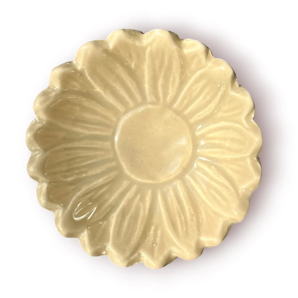 Difusor aromático de cerámica esmaltada con relieve de girasol y cuenco en forma de flor, disponible en colores blanco, café y beige.