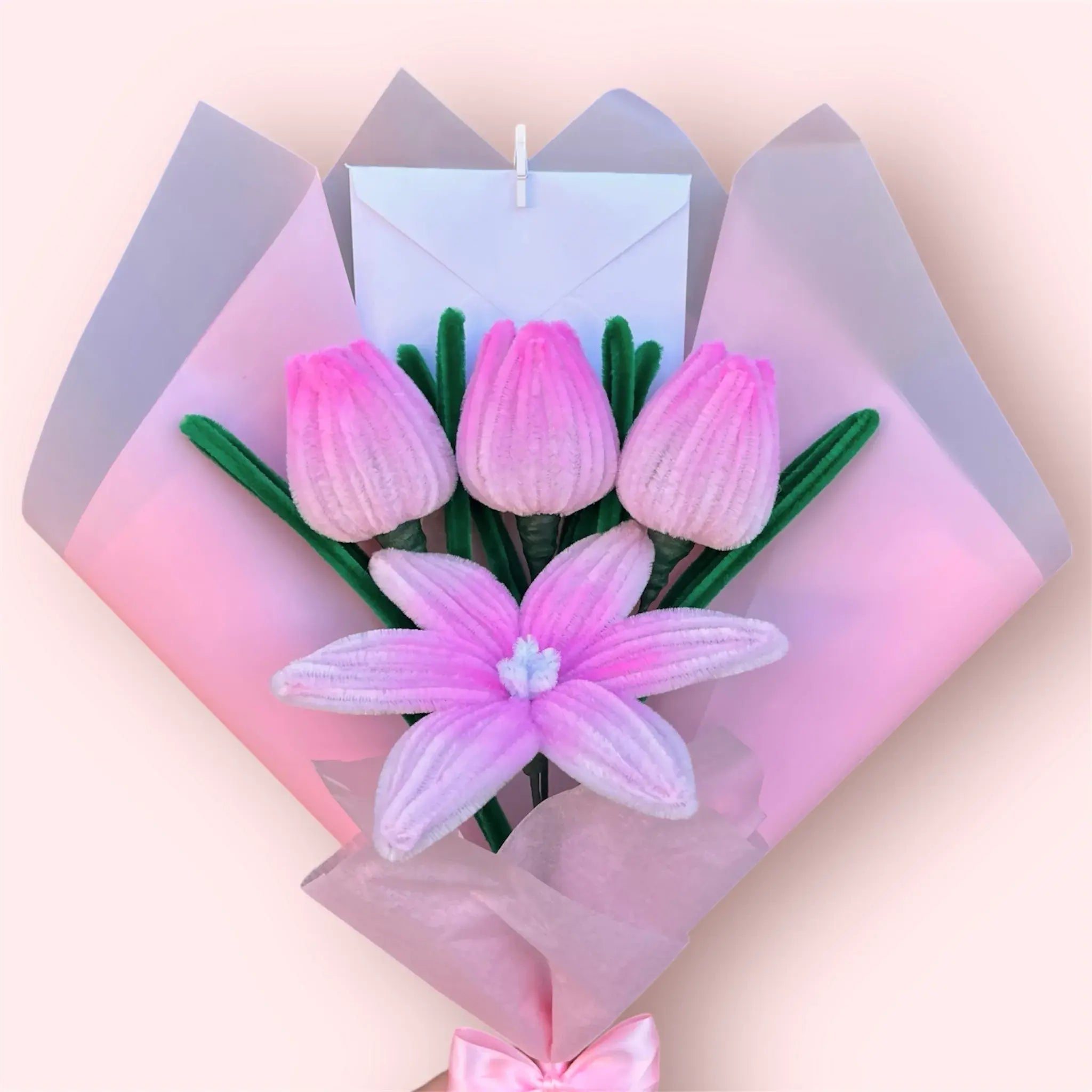 Ramo de 1 Lirio y 3 Tulipanes