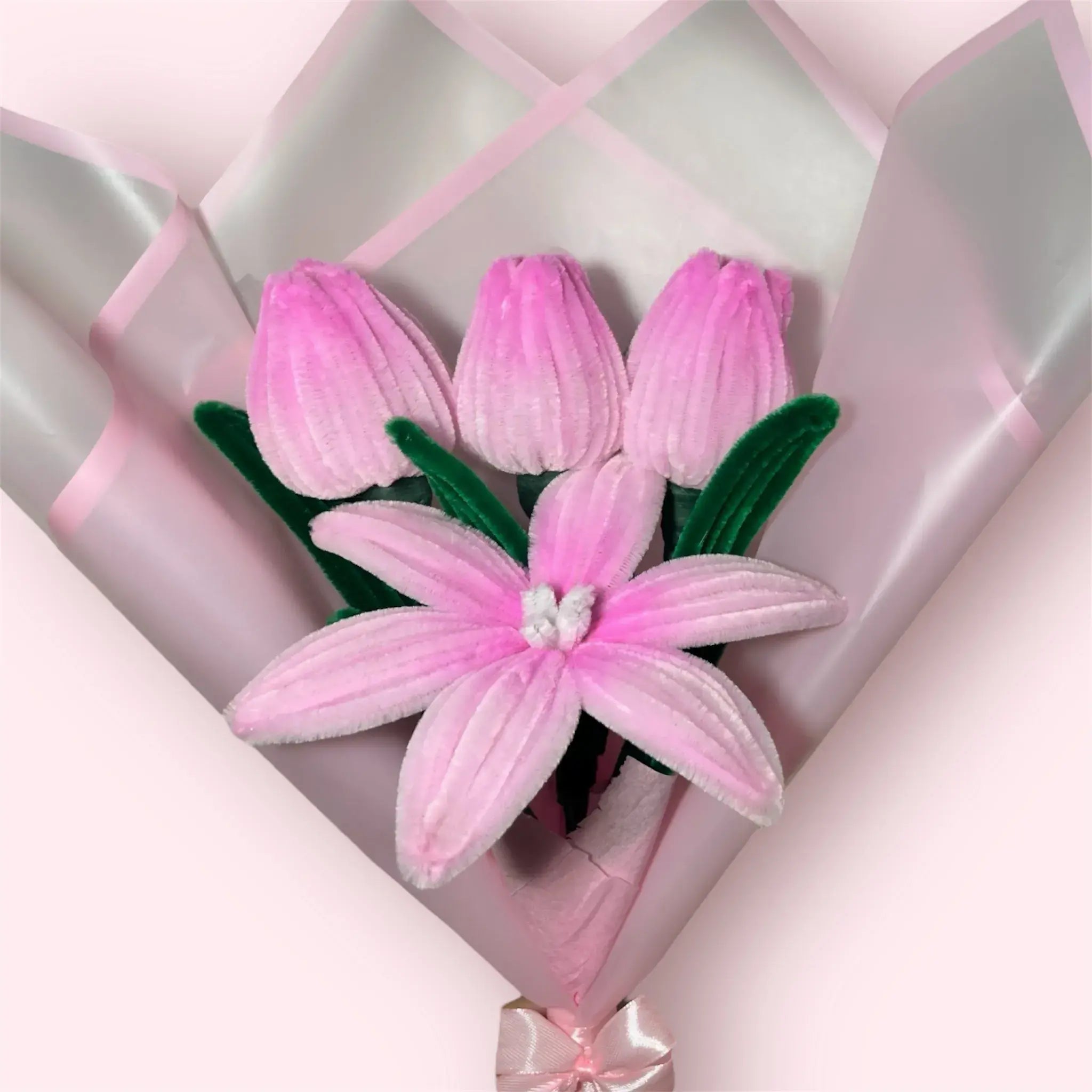 Ramo de 1 Lirio y 3 Tulipanes