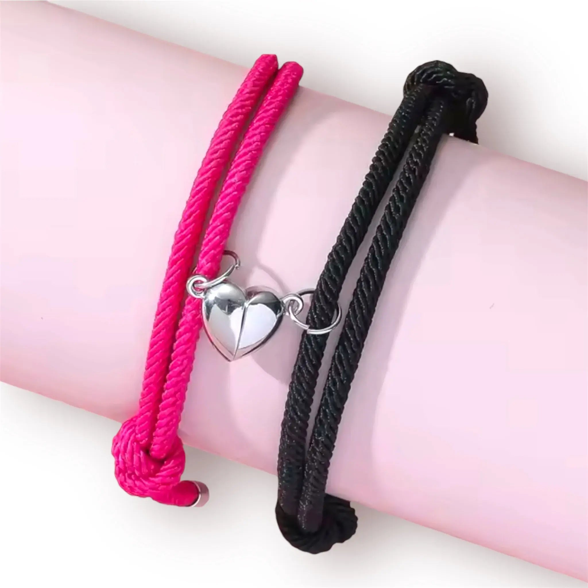 Set pulseras con corazón magnético